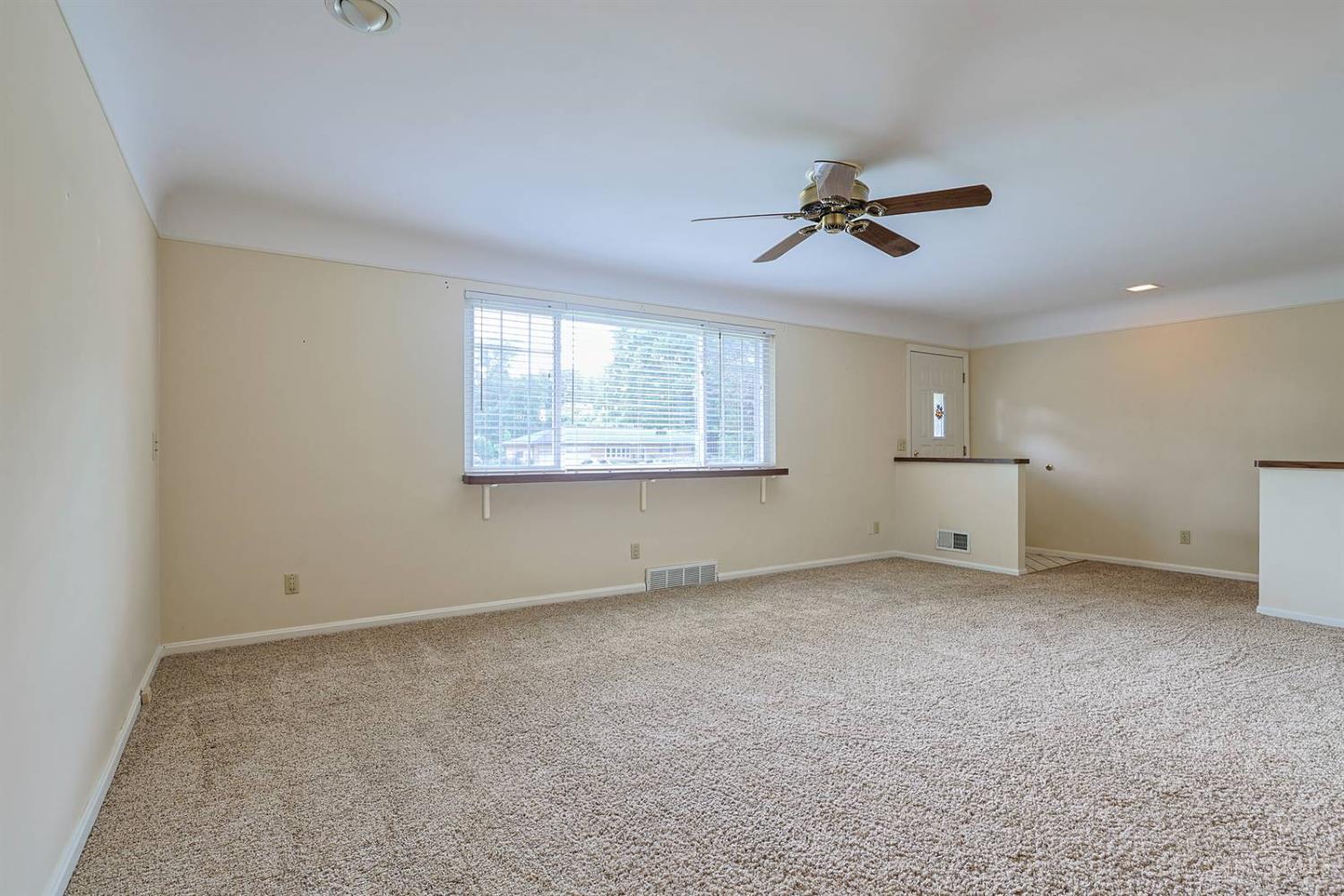 9154 Silva Drive Property Photo 5
