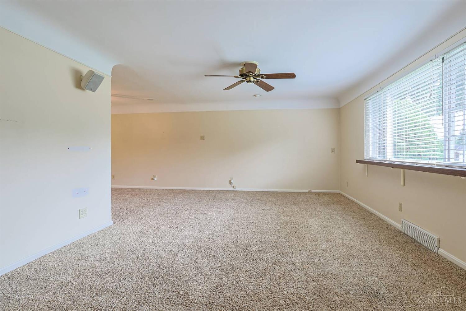 9154 Silva Drive Property Photo 7