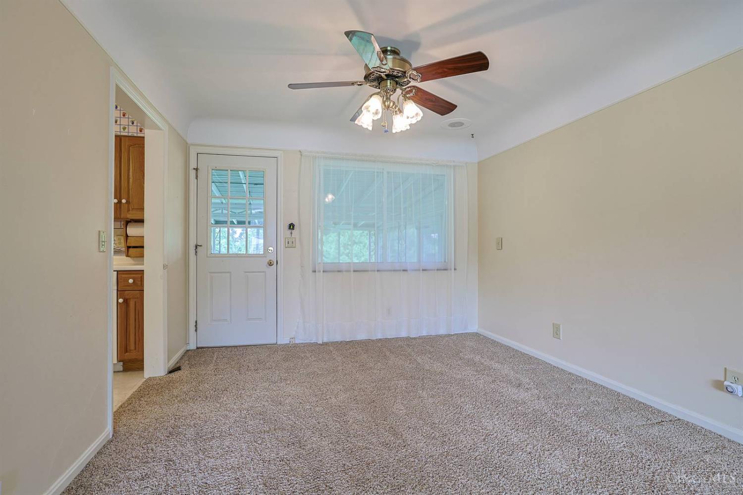 9154 Silva Drive Property Photo 9
