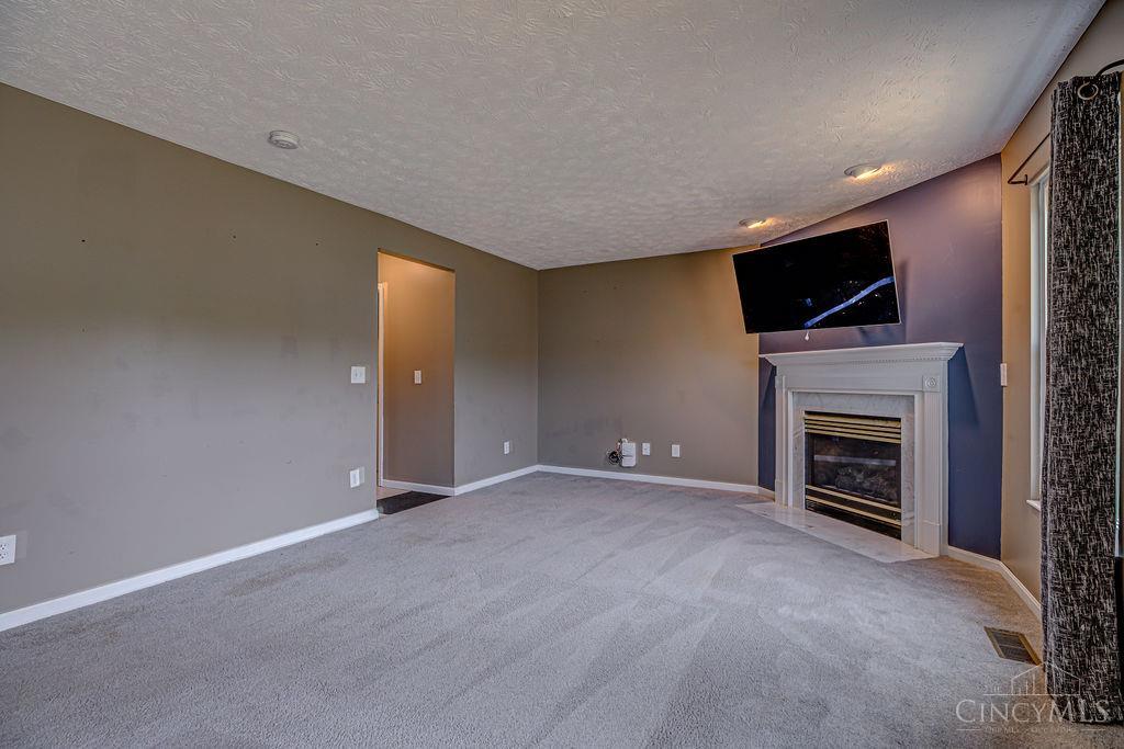617 Willow Place Property Photo 6