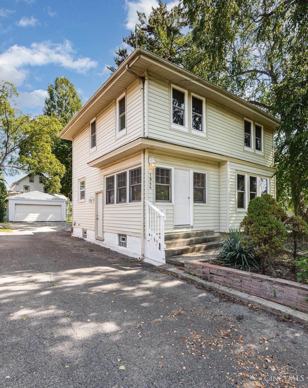 1944 Rockland Avenue Property Photo 1