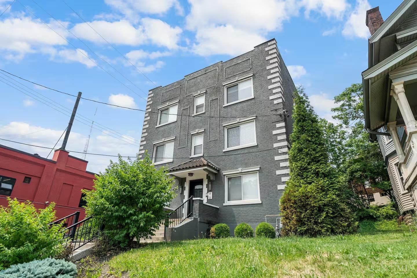 2201 Reading Road Property Photo 1