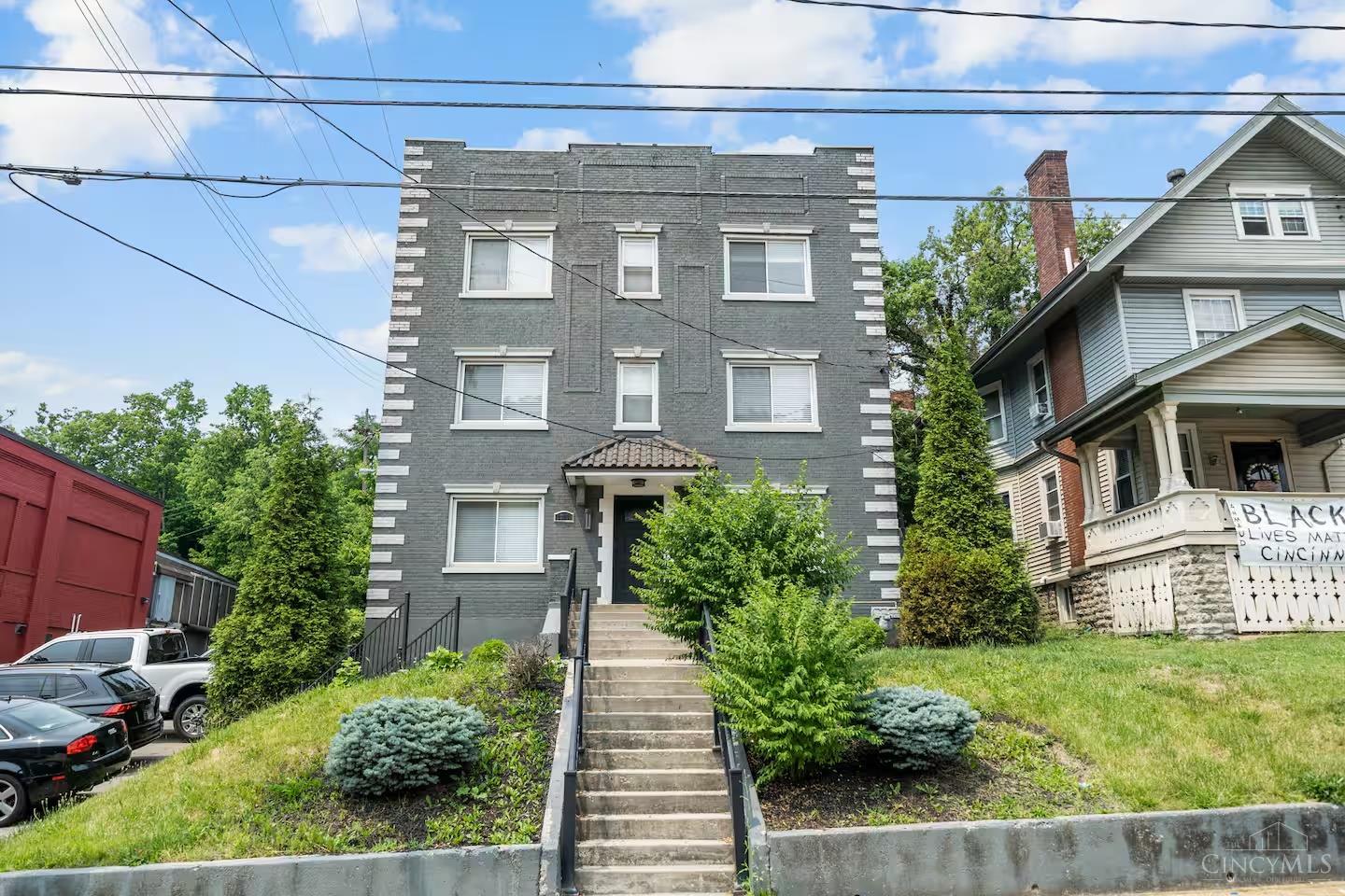 2201 Reading Road Property Photo 2