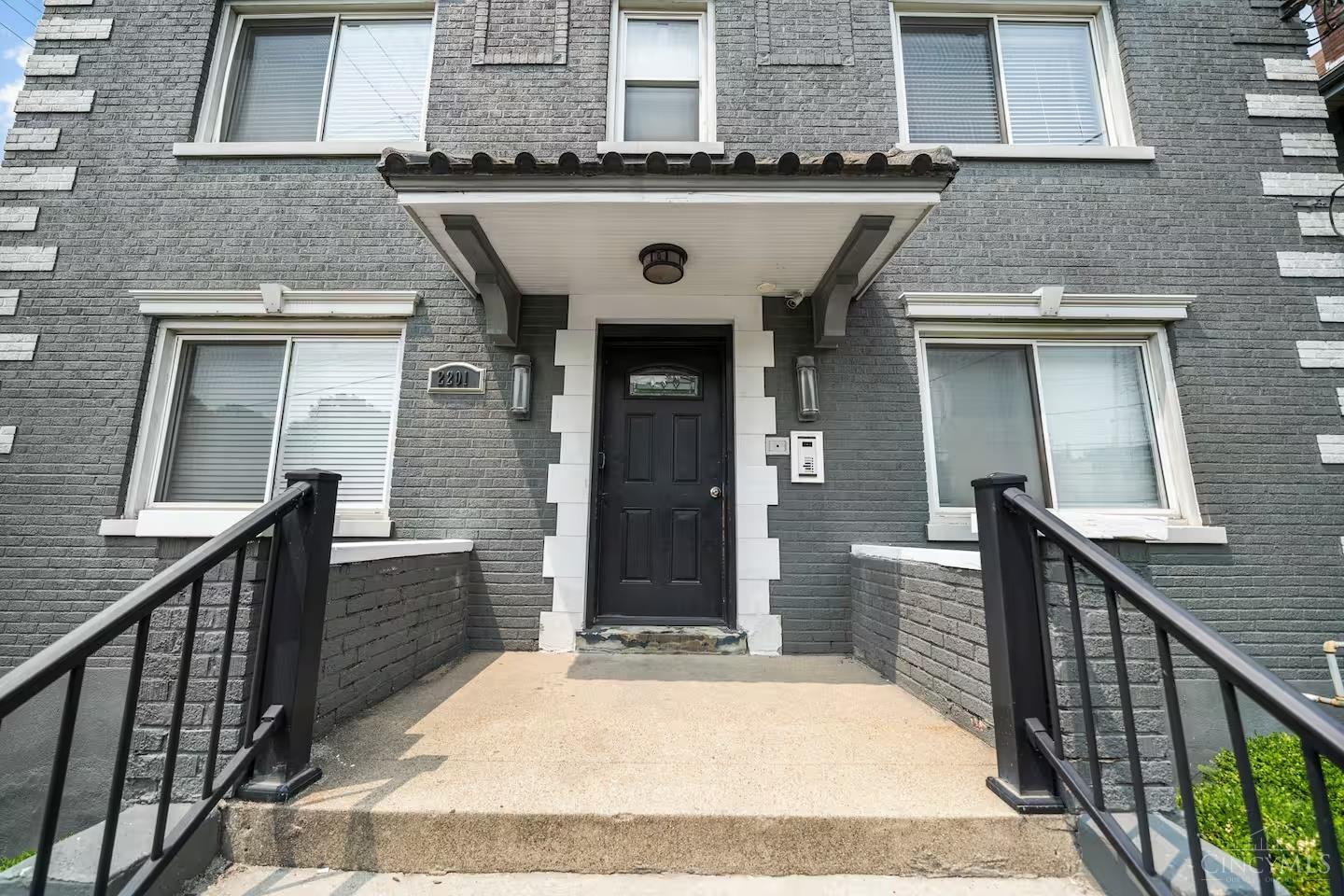 2201 Reading Road Property Photo 3