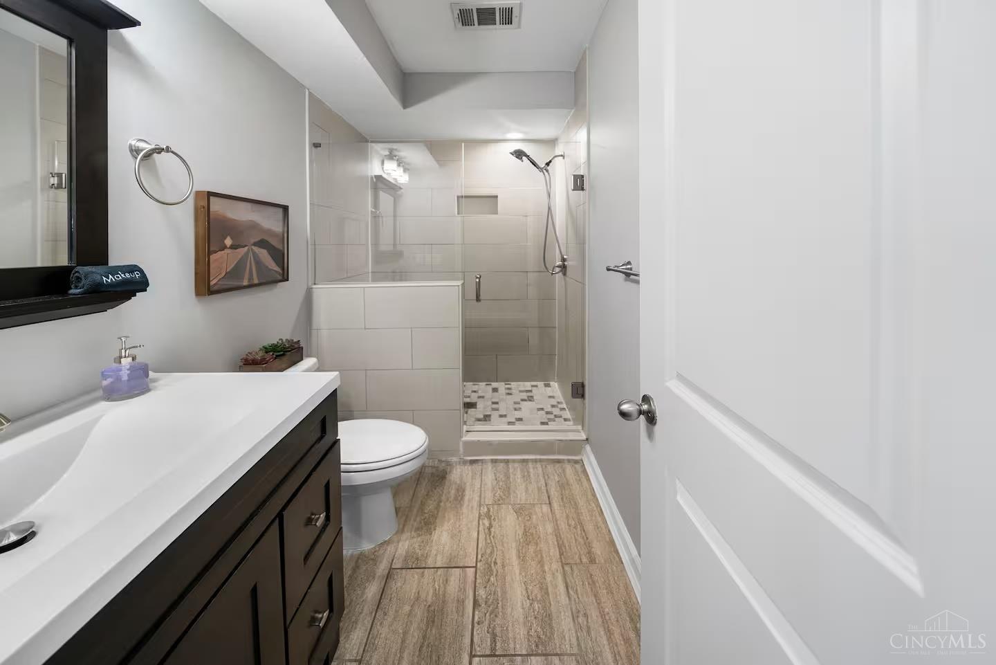 2201 Reading Road Property Photo 20