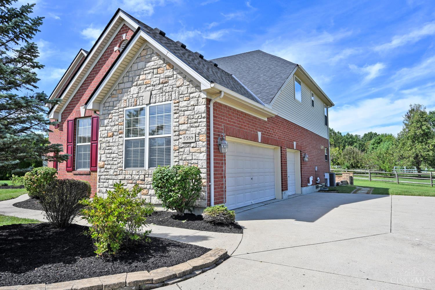 5589 Rosebrook Way Property Photo 3