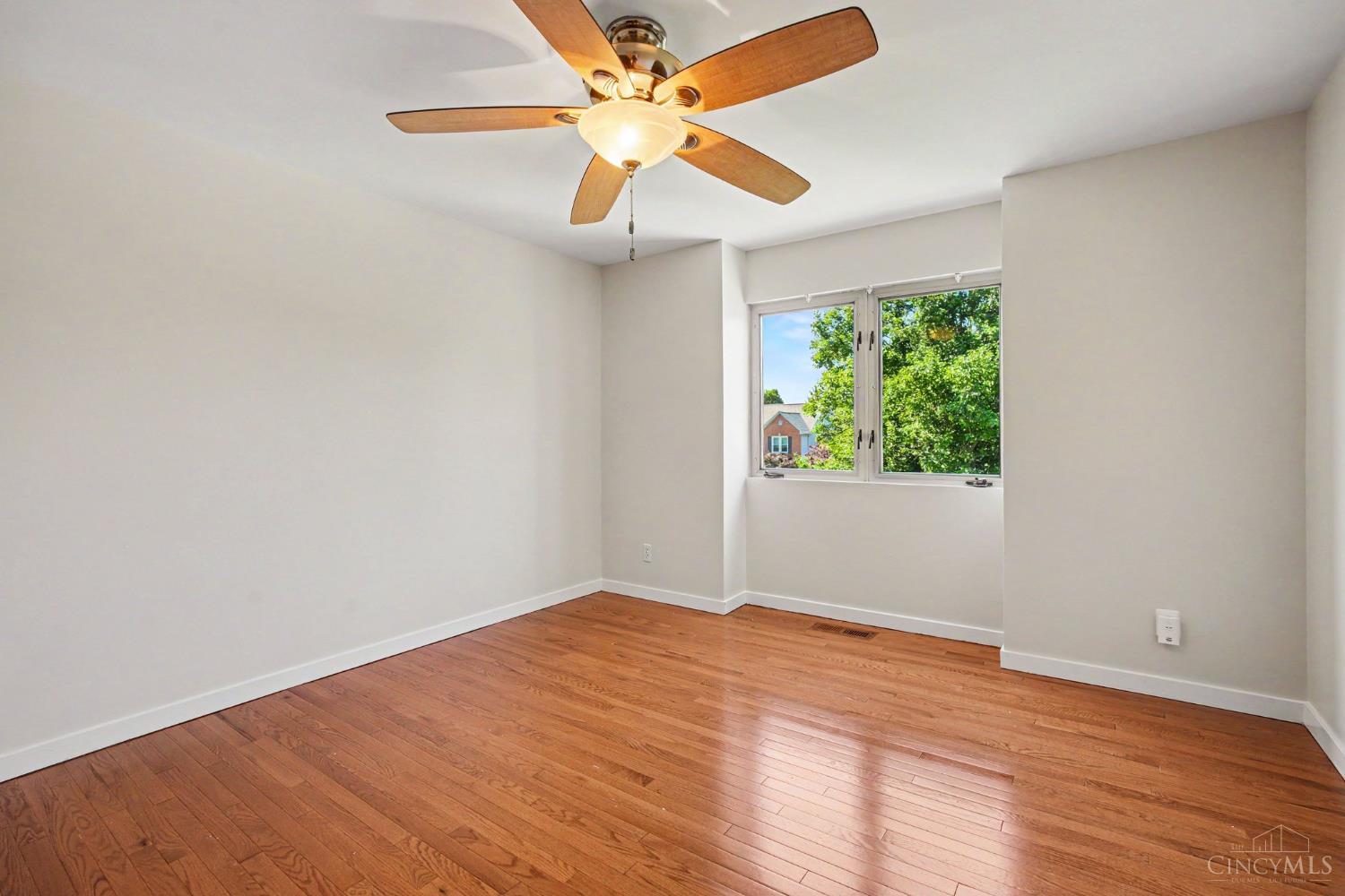 3416 Surrey Lane Property Photo 16