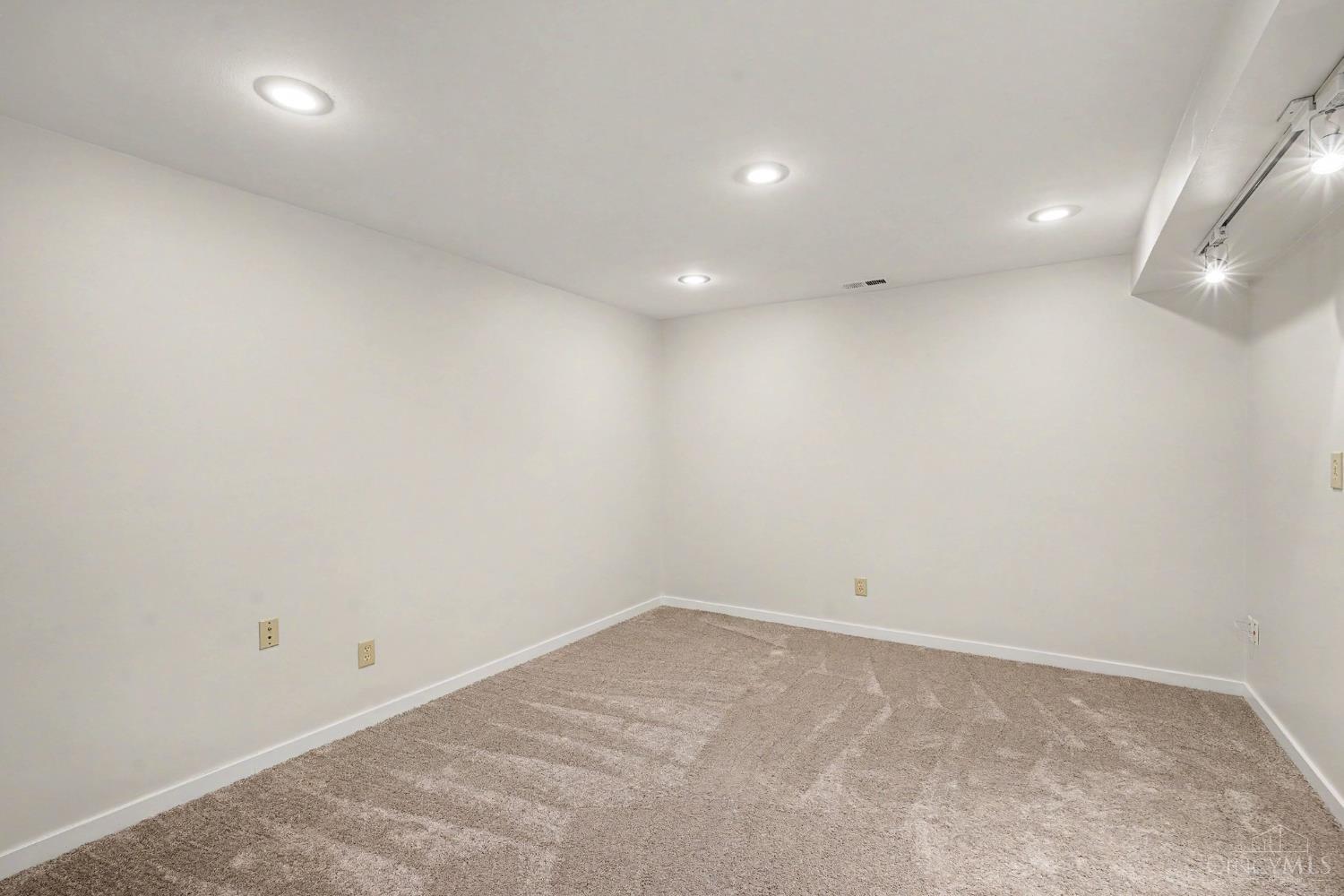 3416 Surrey Lane Property Photo 18