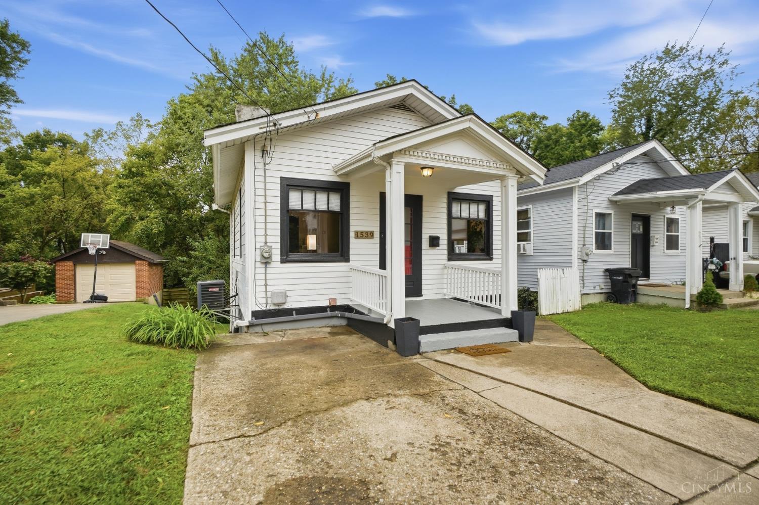 1539 Ambrose Avenue Property Photo 2