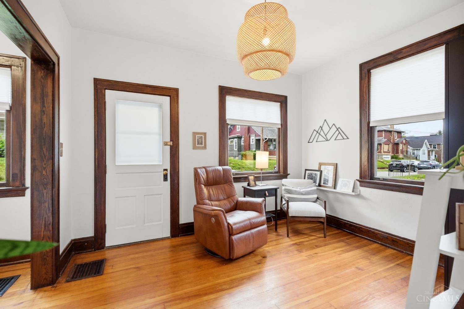 1539 Ambrose Avenue Property Photo 4