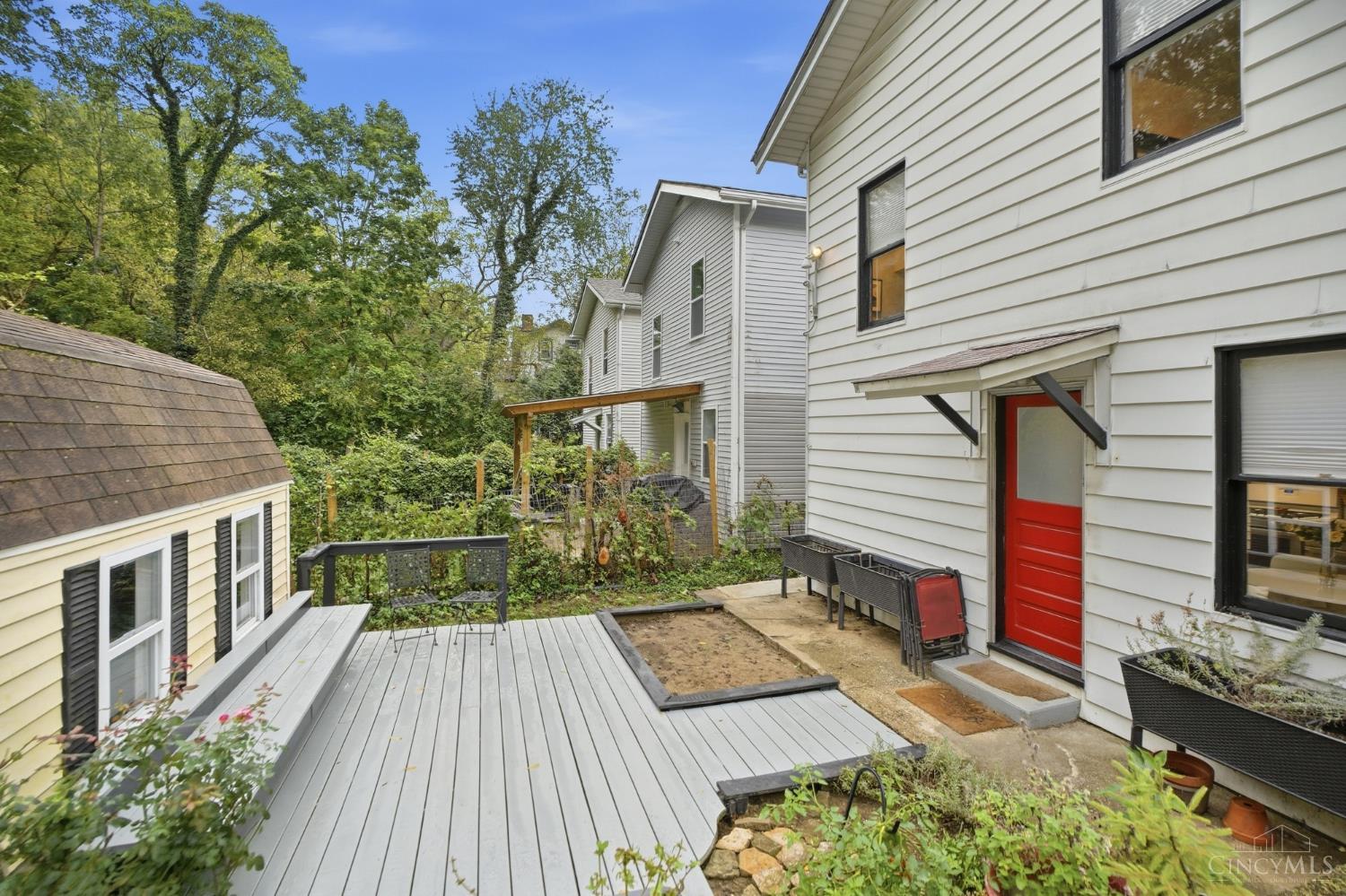 1539 Ambrose Avenue Property Photo 32