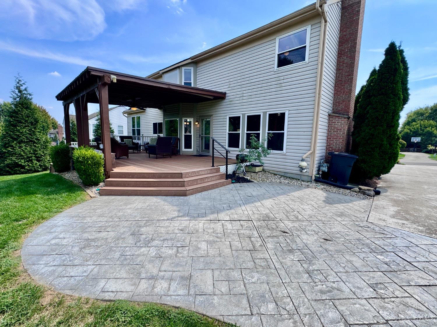 6218 Hedgerow Drive Property Photo 4