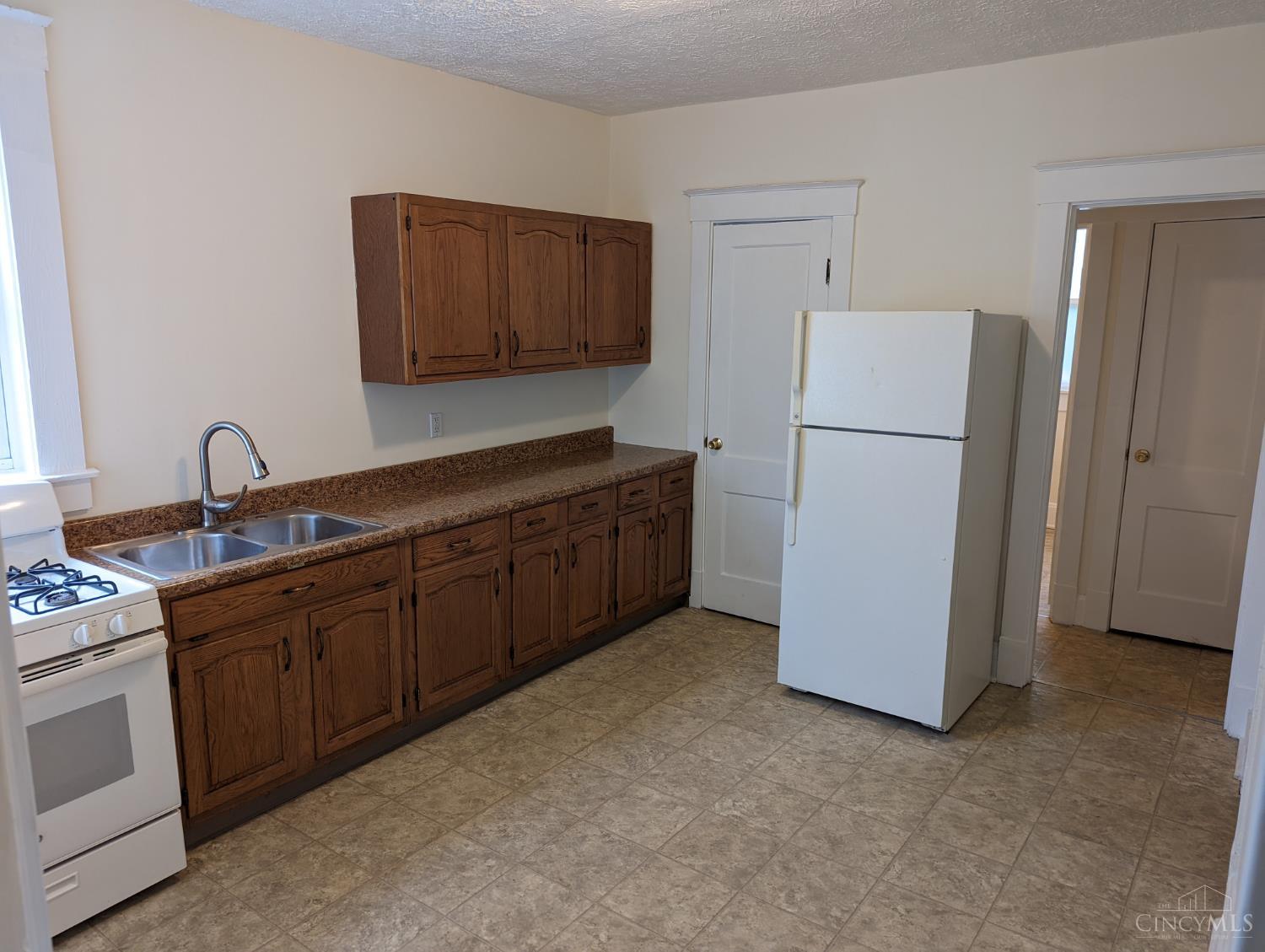 2829 Marshall Avenue Property Photo 8