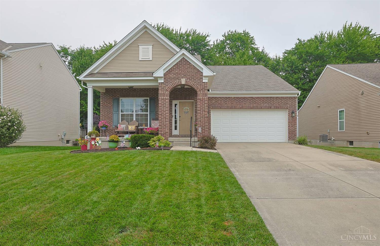 954 London Court Property Photo 1