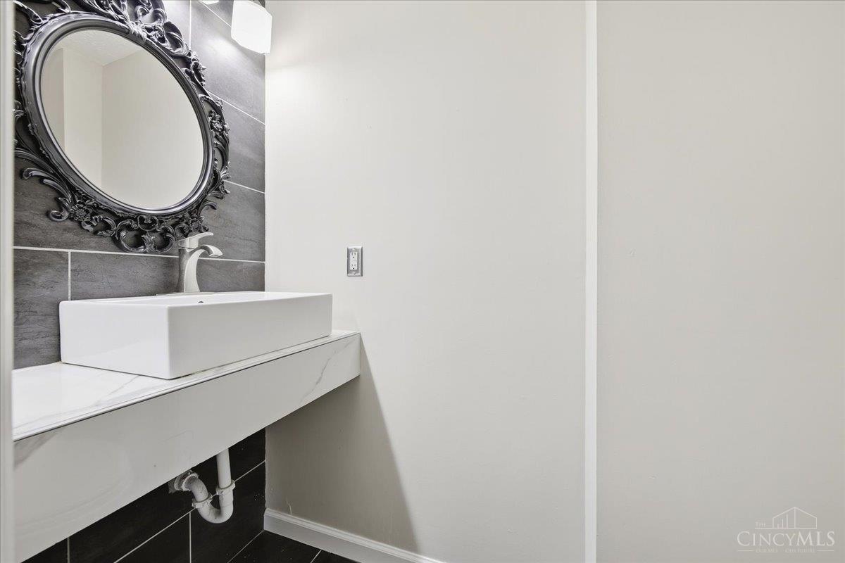 8256 Winters Lane Property Photo 14