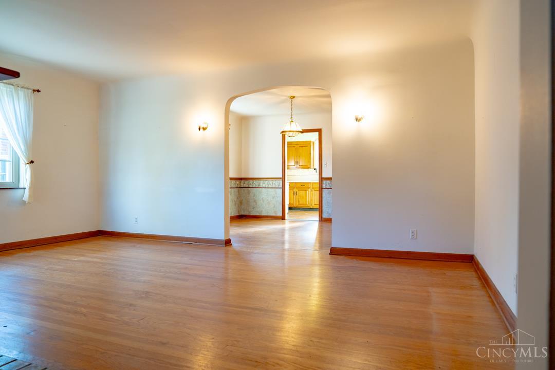 5923 Beacraft Avenue Property Photo 3