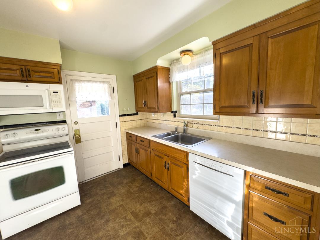 5923 Beacraft Avenue Property Photo 12