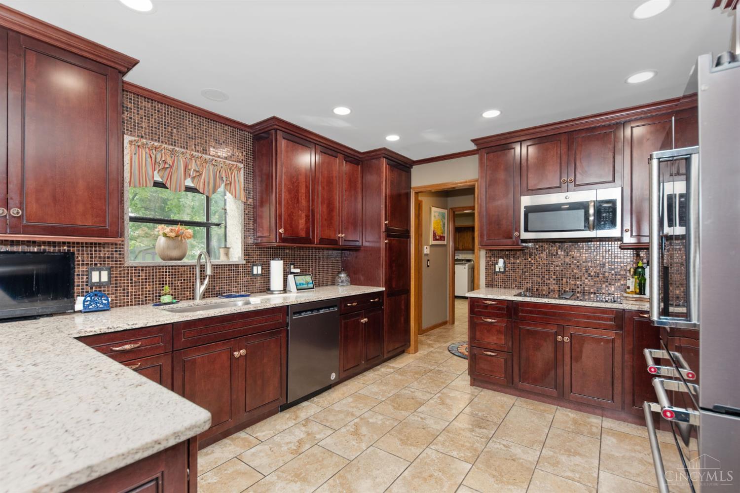 809 Deer Valley Drive Property Photo 18