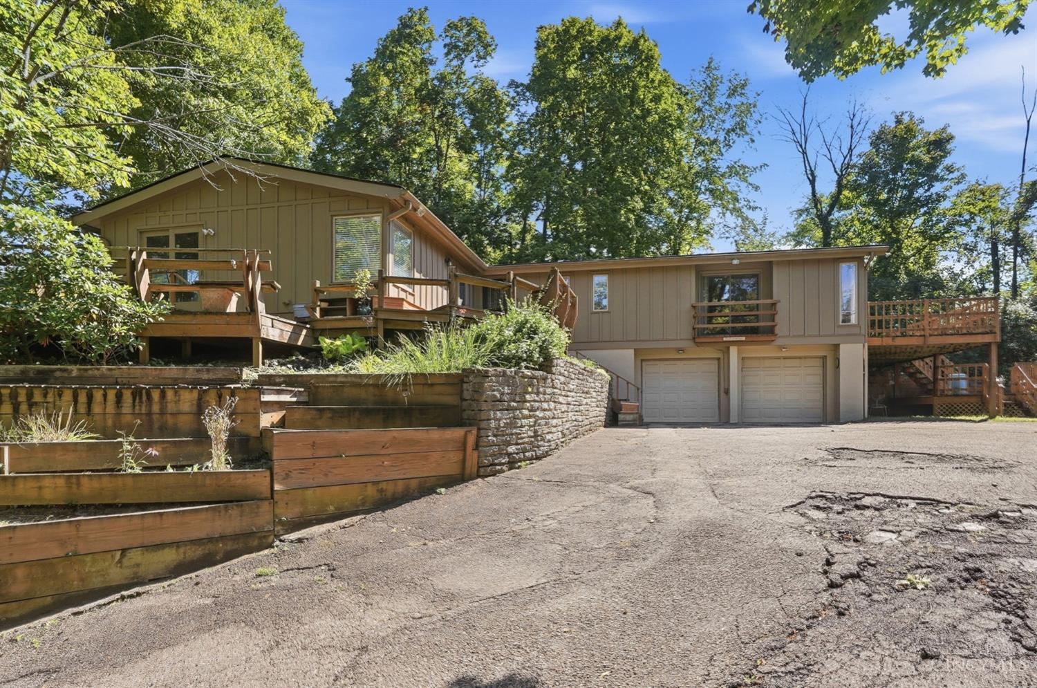 1875 Wolfangel Road Property Photo