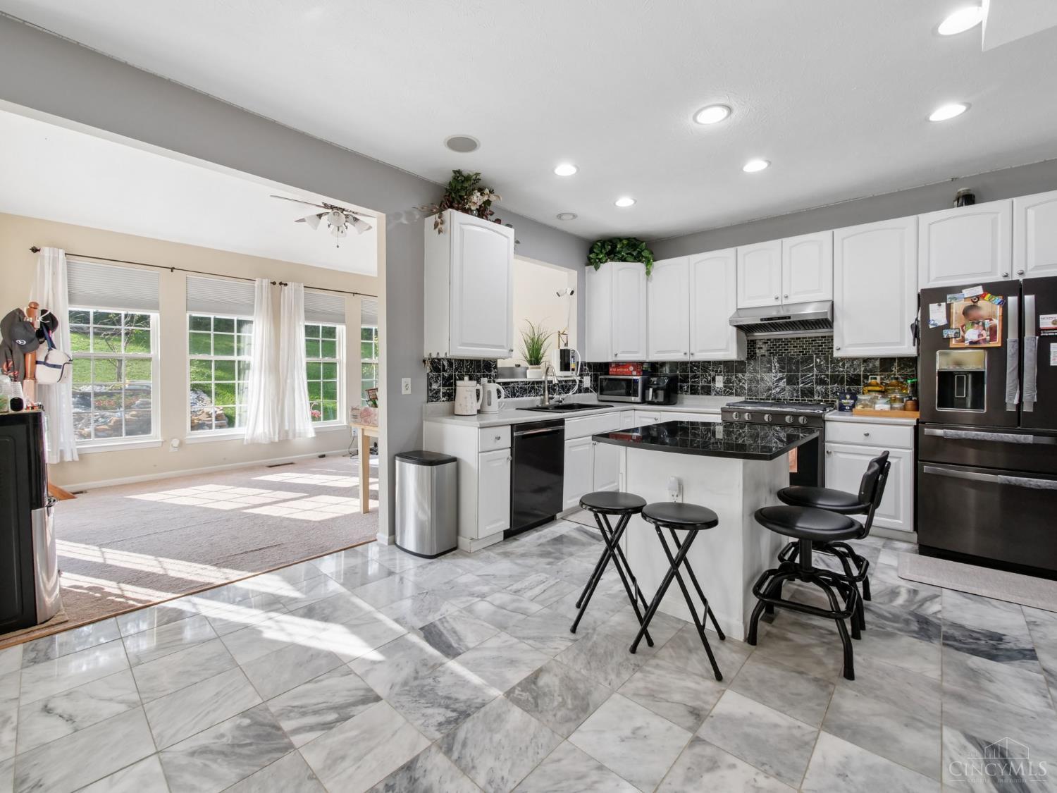 8200 Vadith Court Property Photo 8