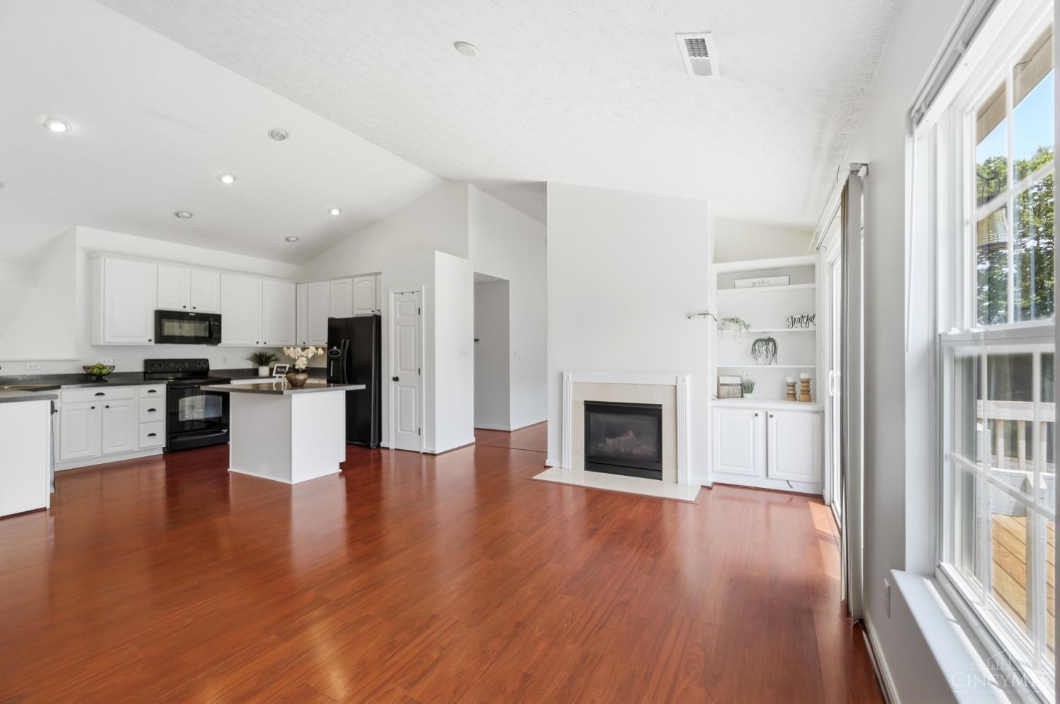 3663 Thorngate Drive Property Photo 7