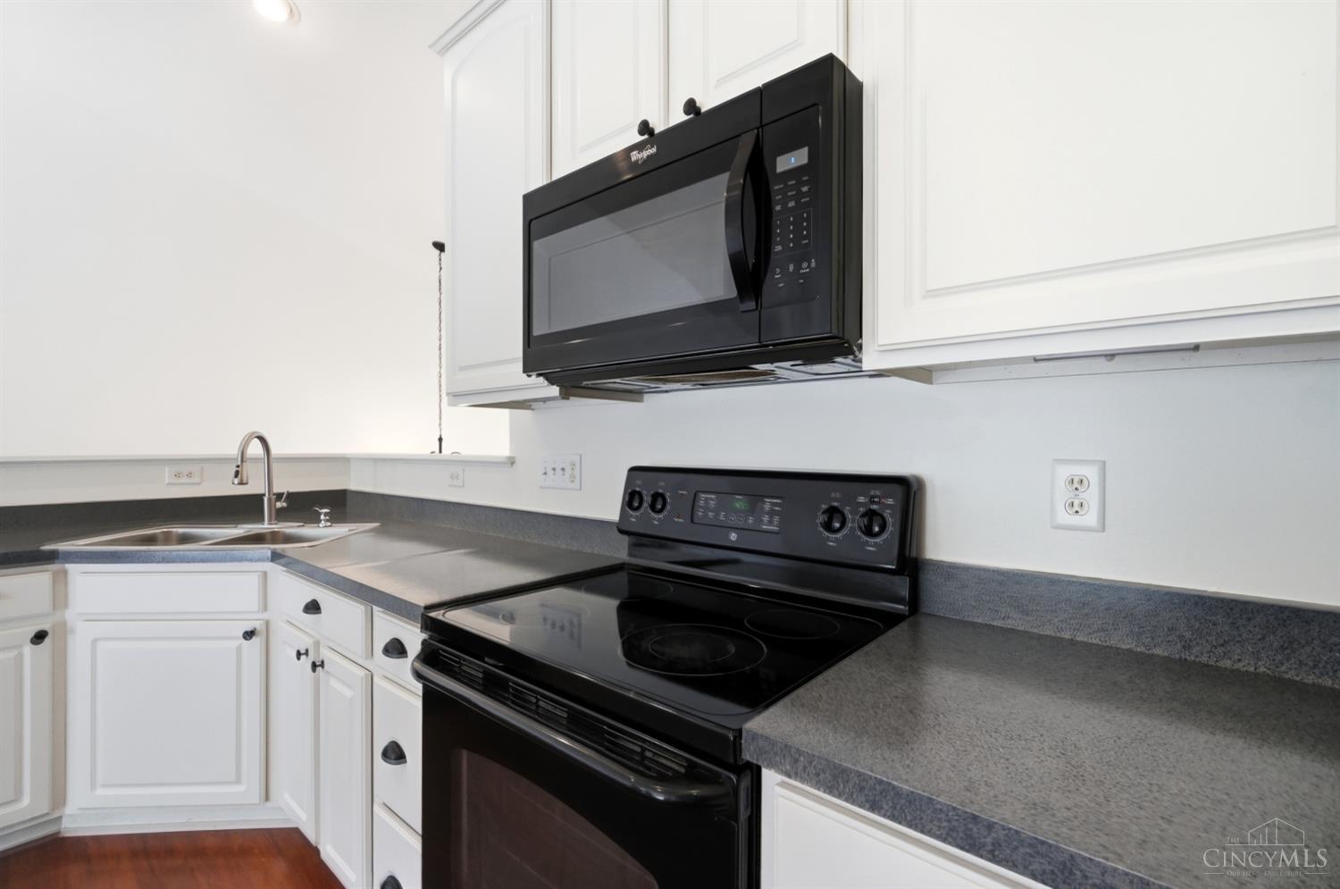 3663 Thorngate Drive Property Photo 15