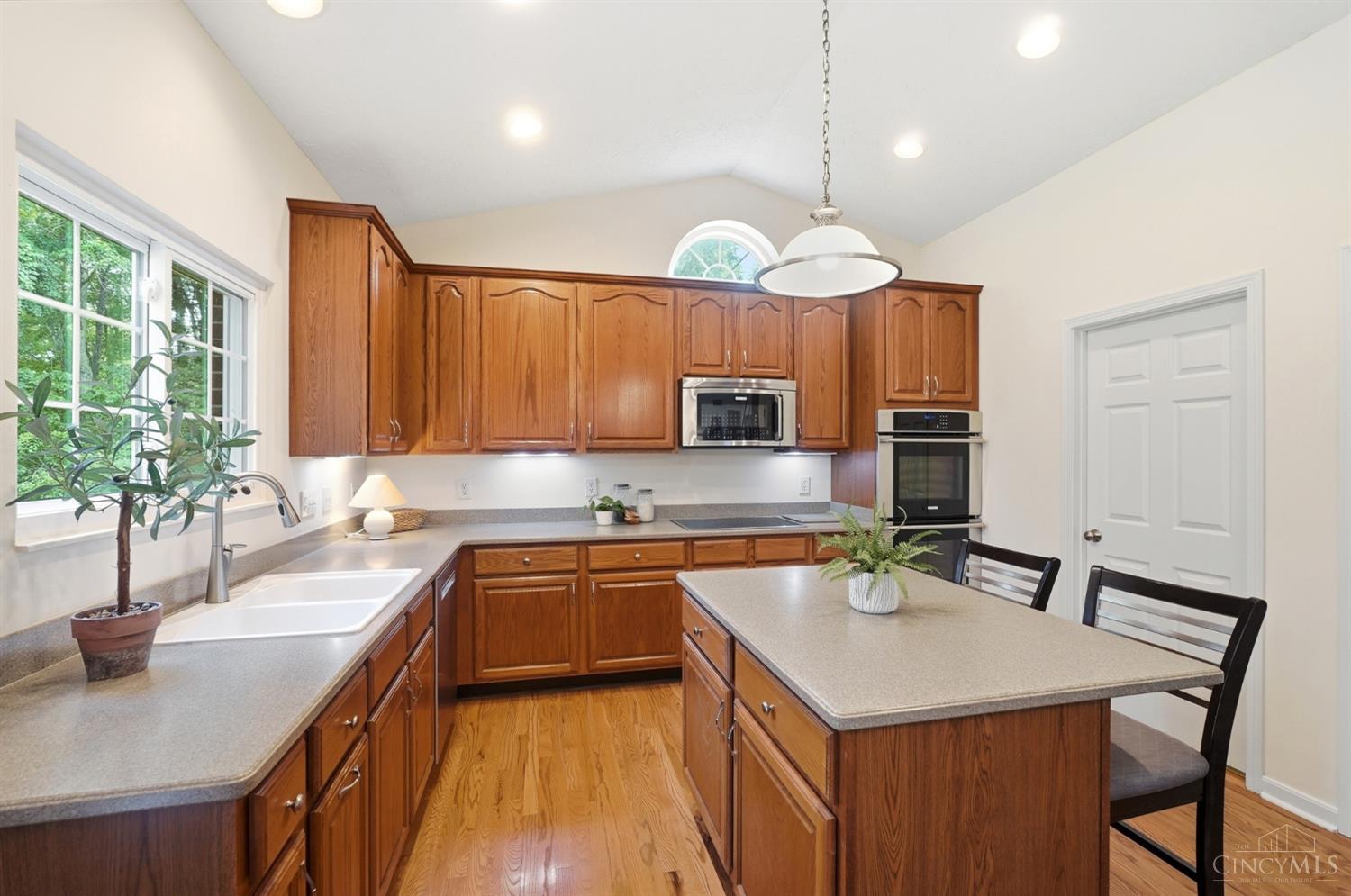 9135 Cedar Gate Drive Property Photo 12