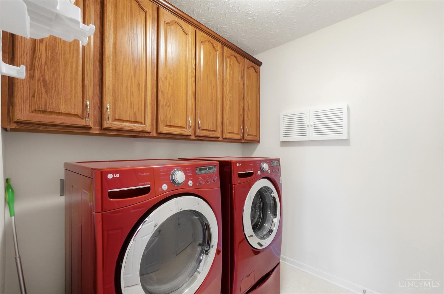 9135 Cedar Gate Drive Property Photo 24