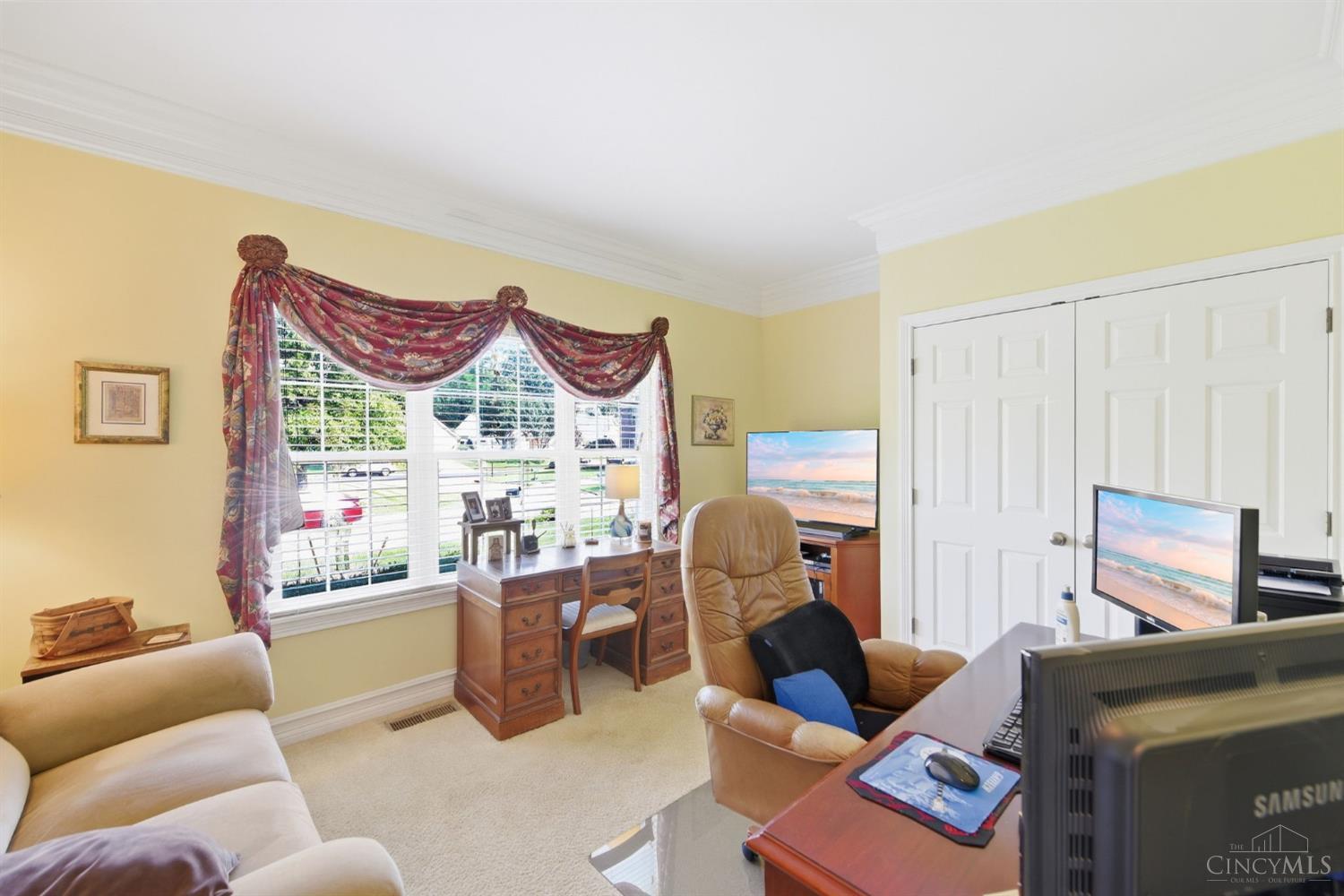 6955 Hunters Close Property Photo 6