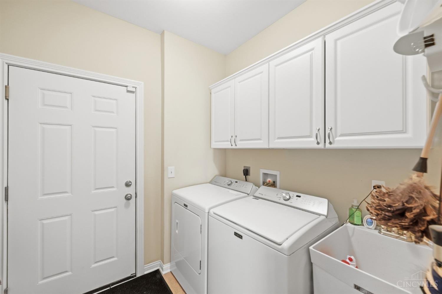 6955 Hunters Close Property Photo 28