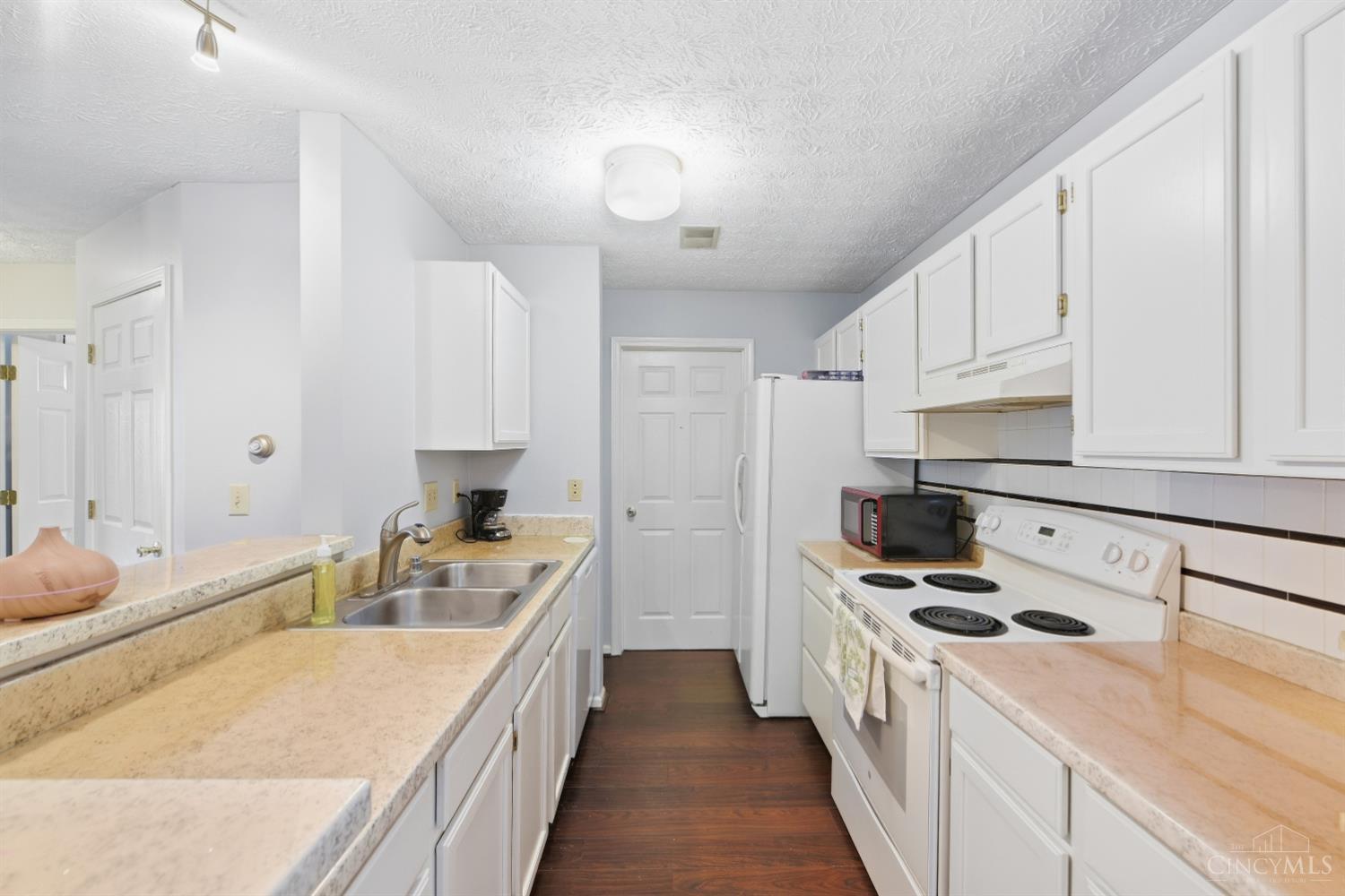 7343 Ridgepoint Drive Property Photo 15