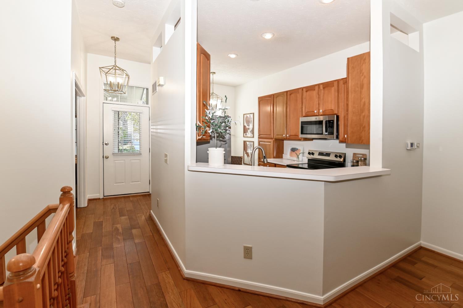 6528 Silverfox Drive Property Photo 4