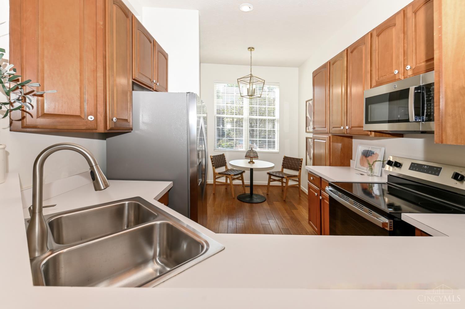 6528 Silverfox Drive Property Photo 12