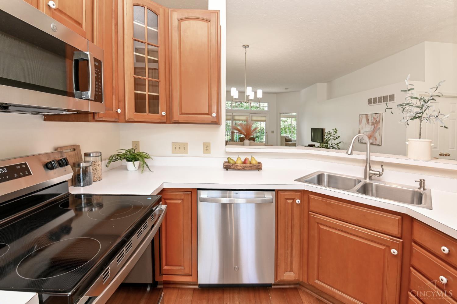 6528 Silverfox Drive Property Photo 14