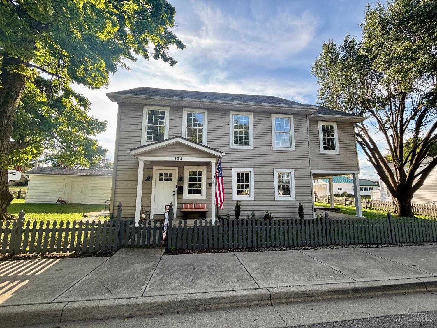 S 102 Elm Street Property Photo 1