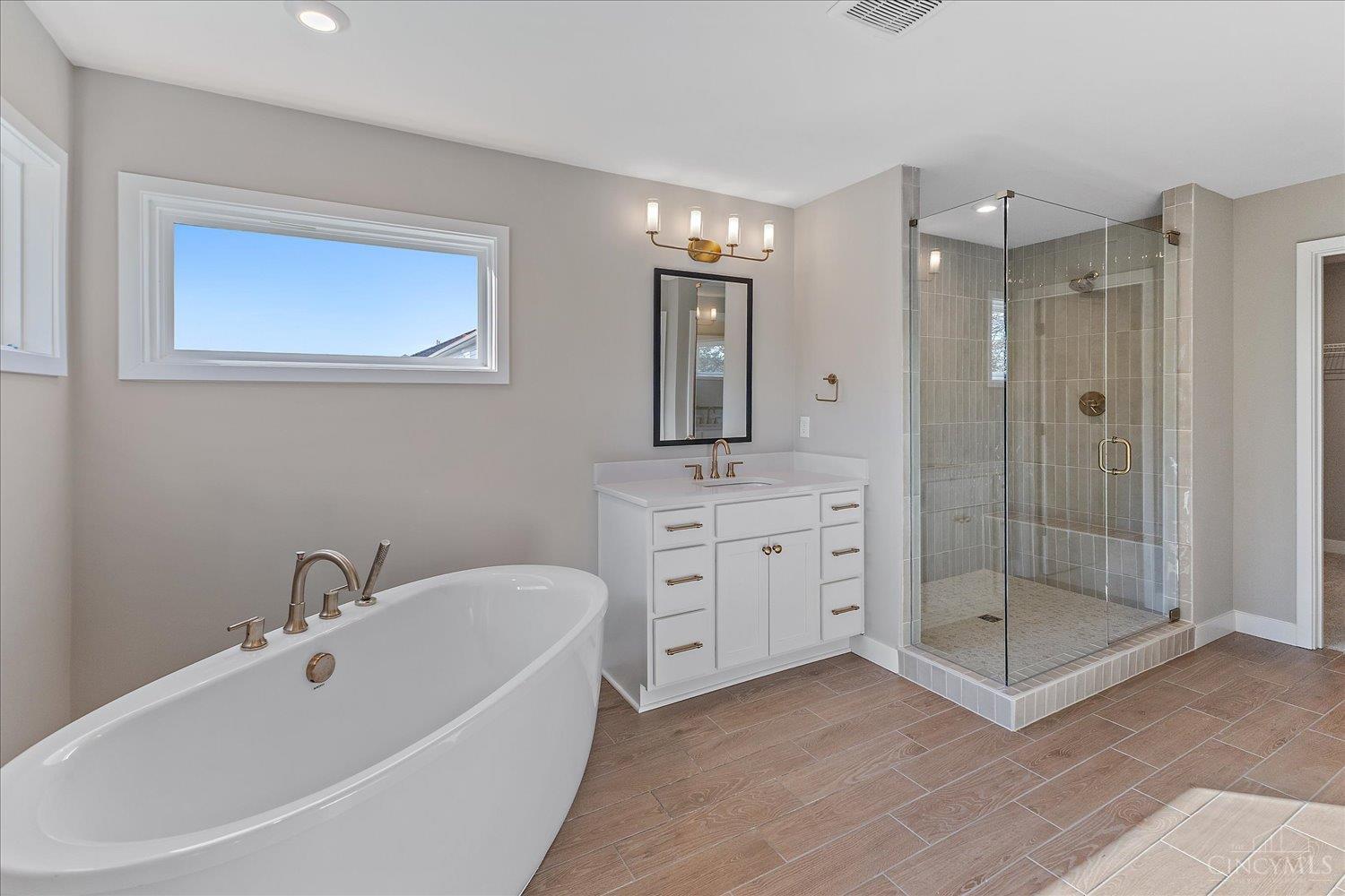 10 Wadestone Lane Property Photo 16