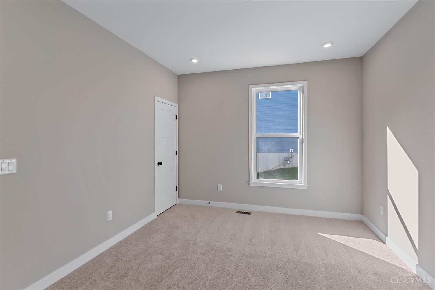 10 Wadestone Lane Property Photo 20