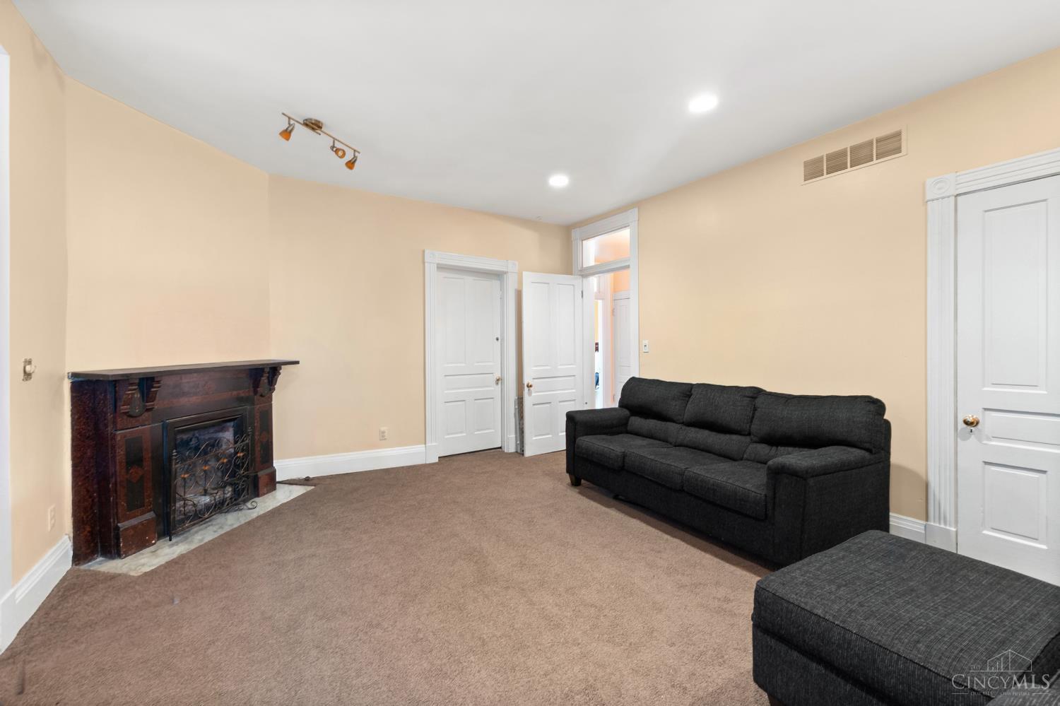 5532 Orlando Place Property Photo 7