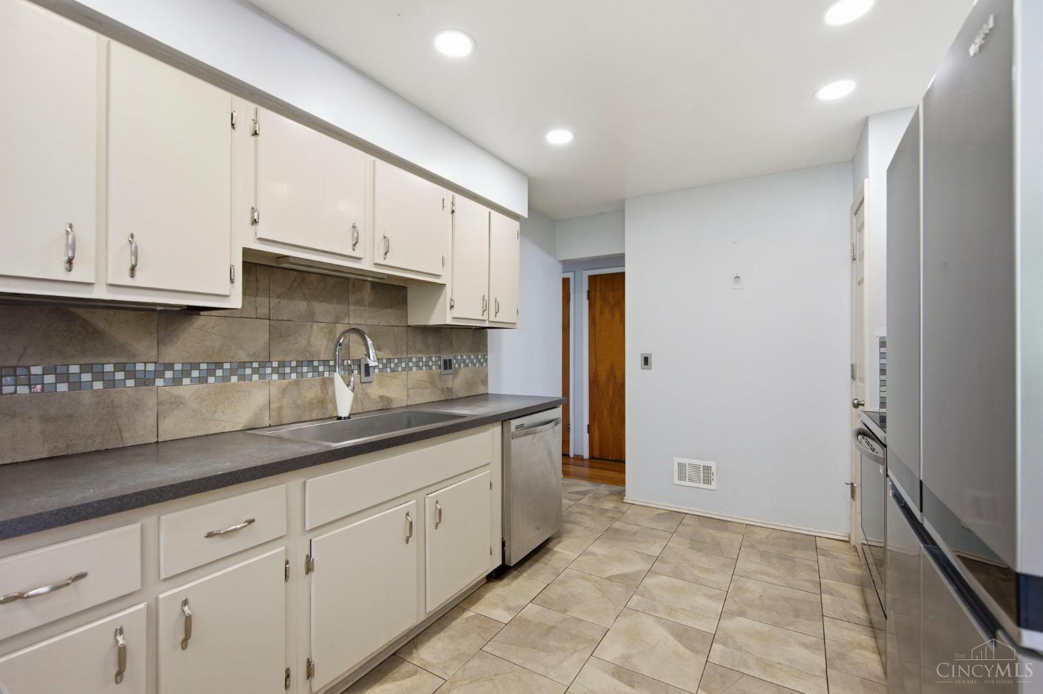 6556 Montevista Drive Property Photo 12