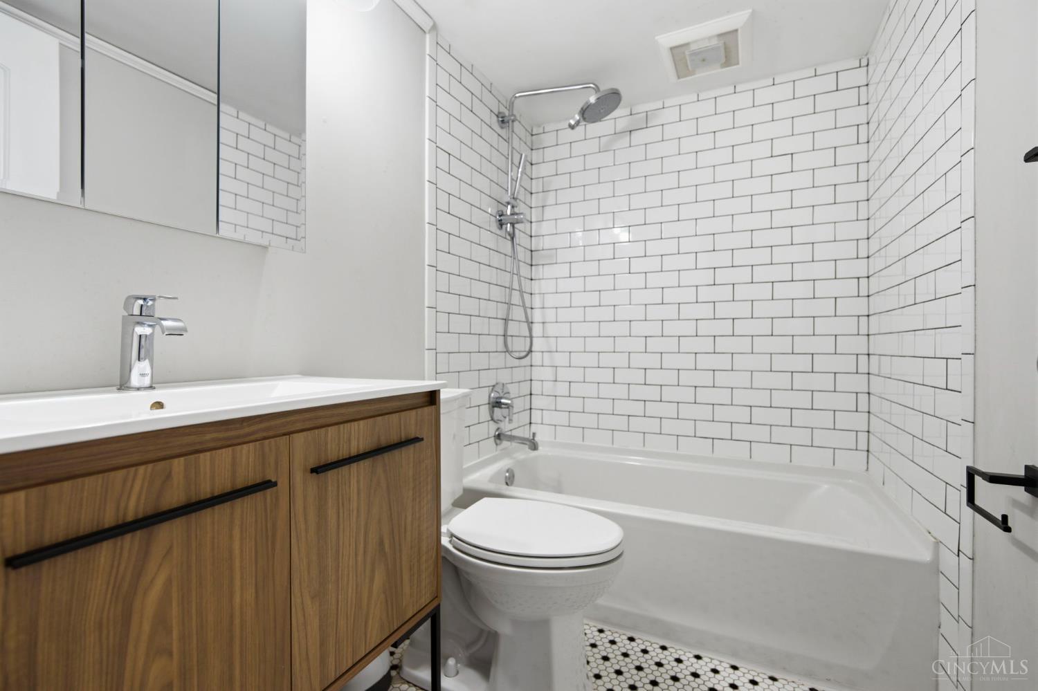 6556 Montevista Drive Property Photo 14