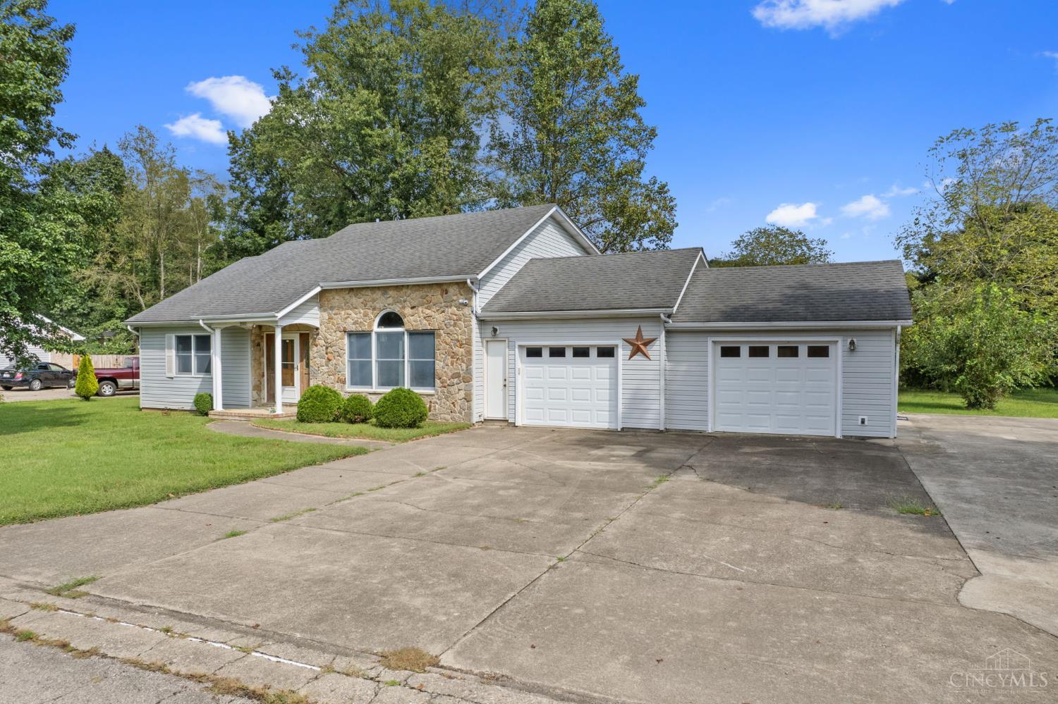 2000 Stivers Road Property Photo 1