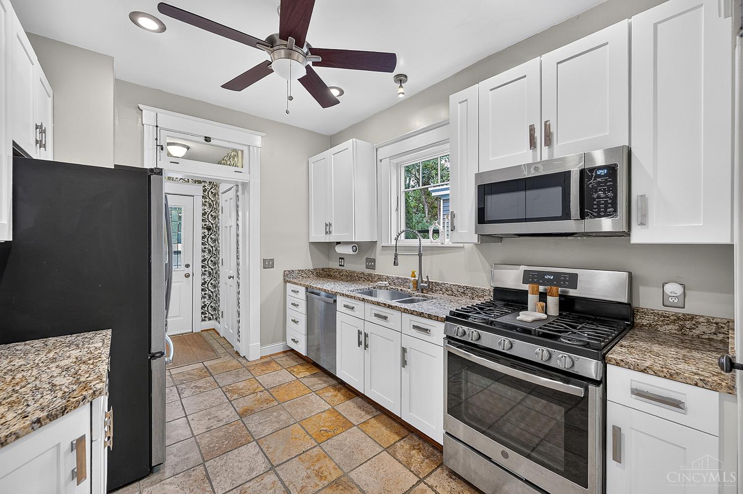 2913 Minot Avenue Property Photo 25