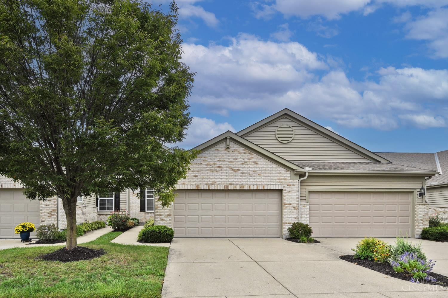4658 English Oak Court Property Photo 1