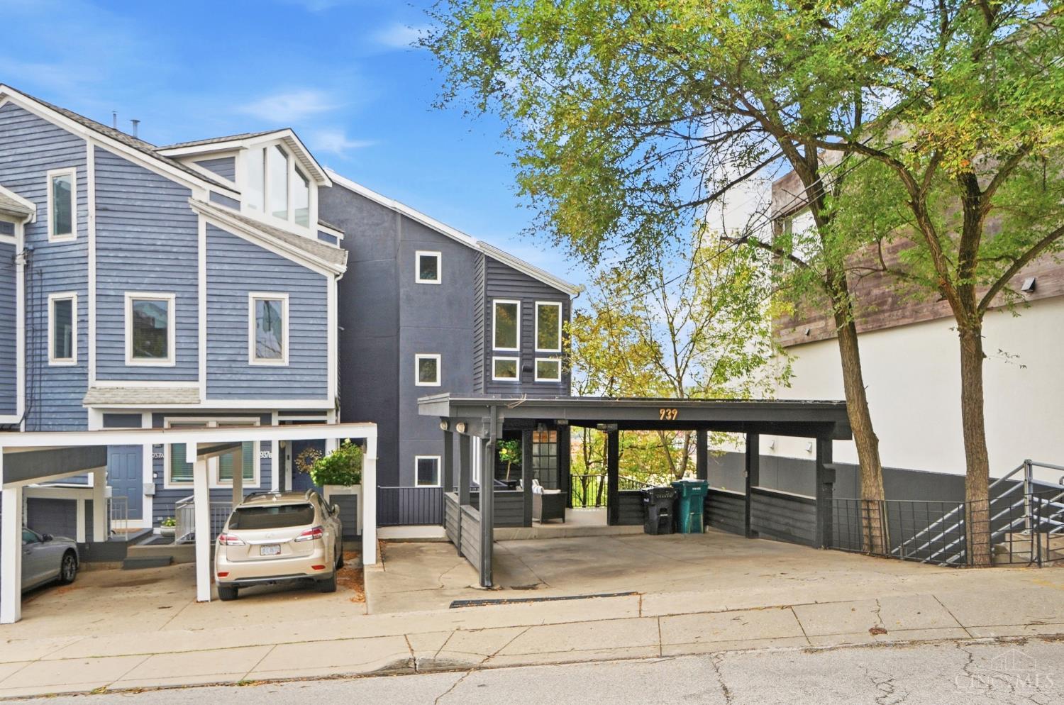 939 Monastery Street Property Photo