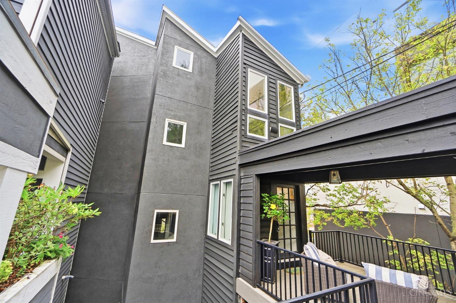 939 Monastery Street Property Photo 2