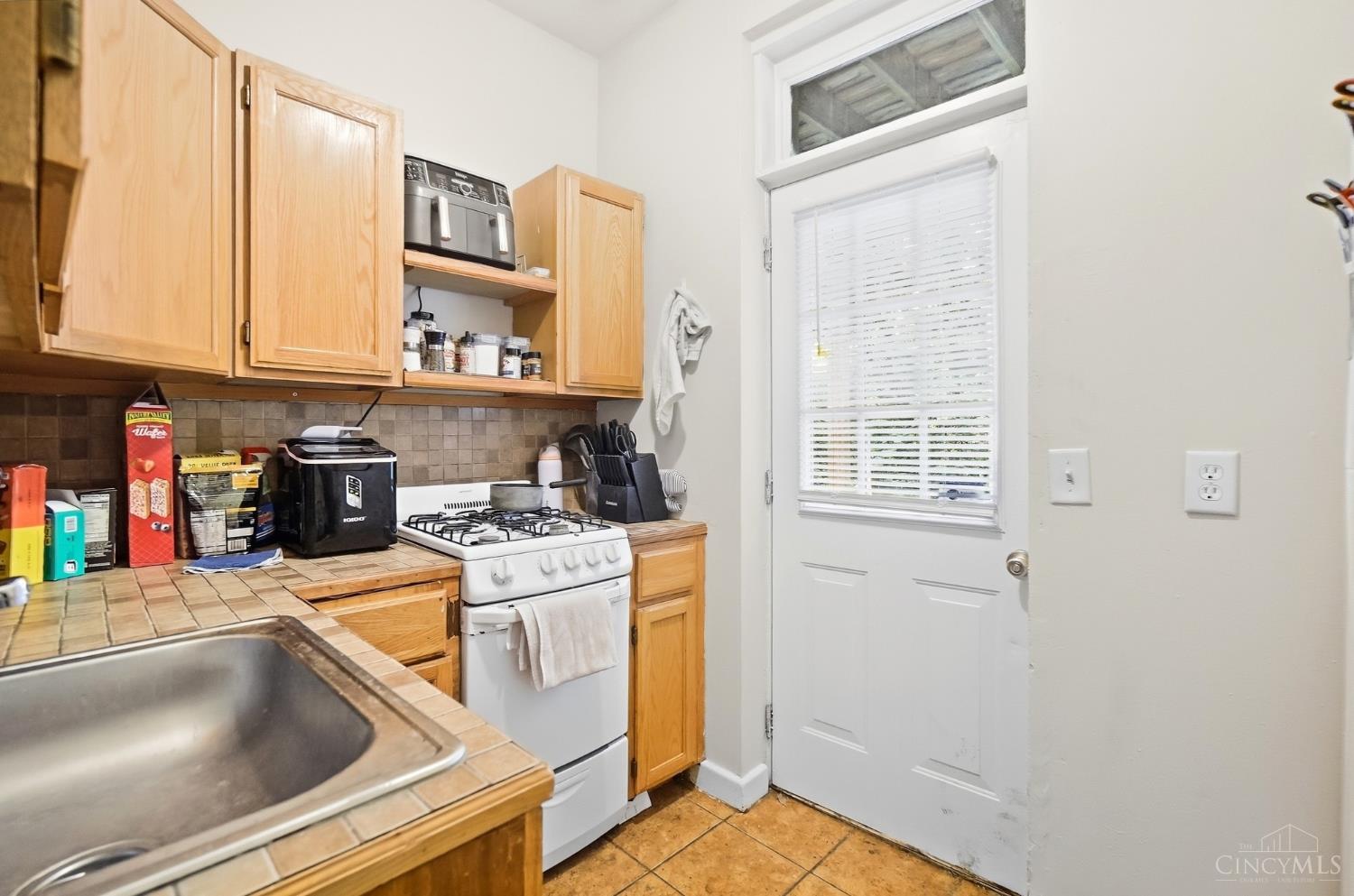 630 Straight Street Property Photo 5