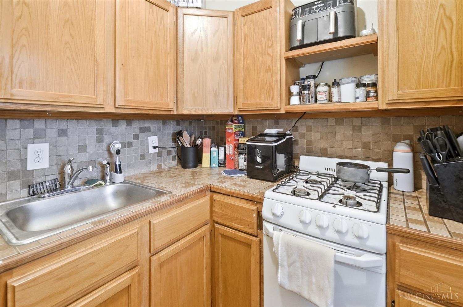 630 Straight Street Property Photo 6