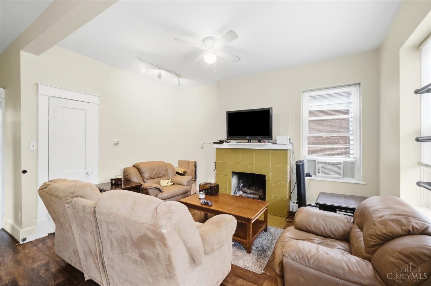 630 Straight Street Property Photo 13
