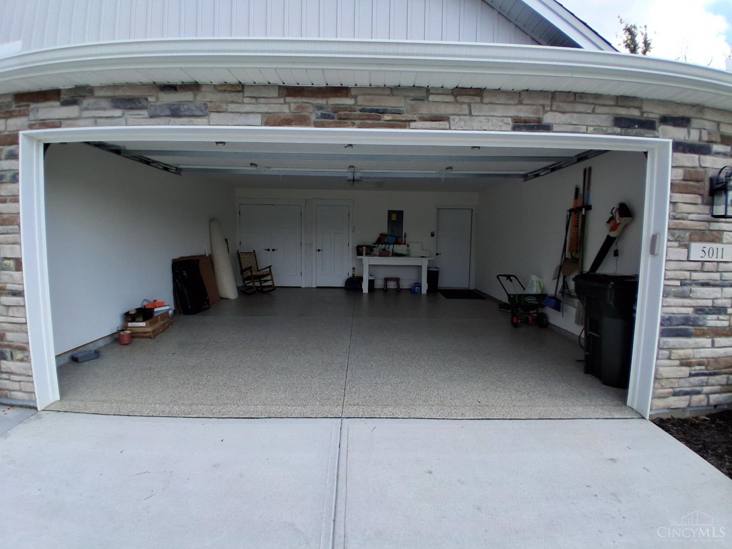 5011 Waterford Lane Property Photo 8