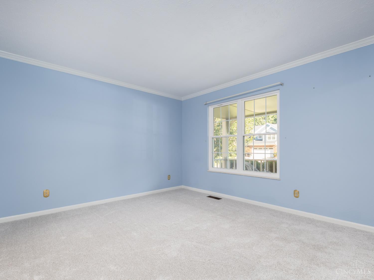 547 Hamblin Drive Property Photo 6